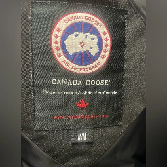 EUC Authentic Women’s Medium black Canada Goose jacket Montebello - Picture 5 of 10